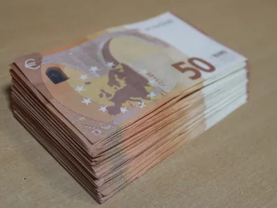 Ponarejeni bankovci, ponarejen denar