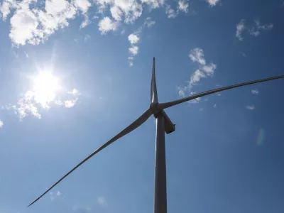 Četrta vetrnica v Sloveniji je postavljena nad naseljem Mali Log. Foto: Bojan Velikonja&nbsp;