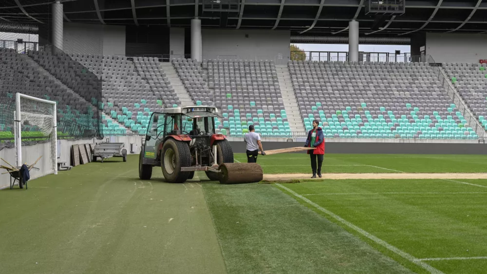 10.10. 2024 - Stadion Stožice - ponovna sanacije trave Foto: Nik Erik Neubauer