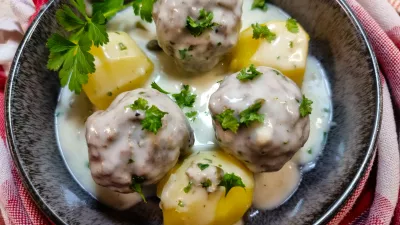 K&ouml;nigsberger Klopse mit Kapern in der Sauce / Foto: Andreas Steidlinger