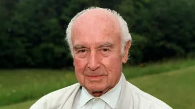 ** FILE ** In this undated file photo, Swiss chemist Albert Hofmann is seen in his garden in Burg, Switzerland. Hofmann, the discoverer of LSD, has died aged 102, officials of the town of Burg, Switzerland, confirmed. (AP Photo/Keystone, Niklaus Stauss) ** NO SALES NO ARCHIVES ONE TIME USE ONLY ** / Foto: Niklaus Stauss