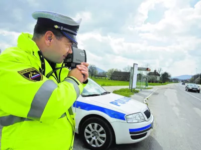 Policijska kontrola, Log pri brezovici, meritev hitrosti, radar.Foto Luka CjuhaZA OBJAVO V ČASOPISU DNEVNIK / Foto: Luka Cjuha
