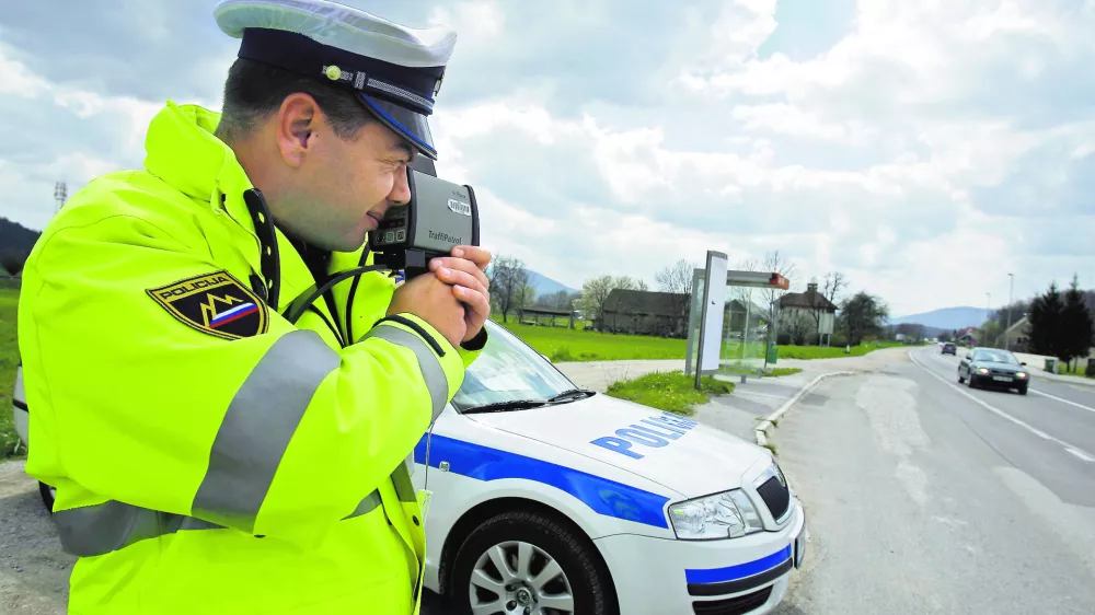 Policijska kontrola, Log pri brezovici, meritev hitrosti, radar.Foto Luka CjuhaZA OBJAVO V ČASOPISU DNEVNIK / Foto: Luka Cjuha