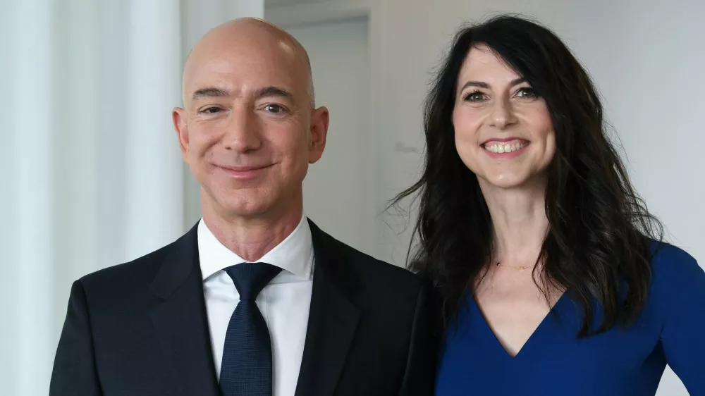 Jeff Bezos z nekdanjo ženo Mackenzie&nbsp;/ Foto: Profimedia