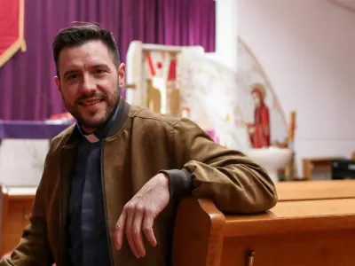 Martin Golob skrbi za tri župnije s skupno okoli 13.000 du&scaron;ami. / Foto: Bojan Velikonja