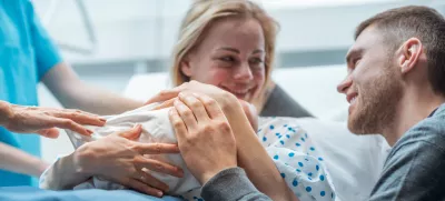 Pravica do očetovskega dopusta traja 15 dni. / Foto: iStock