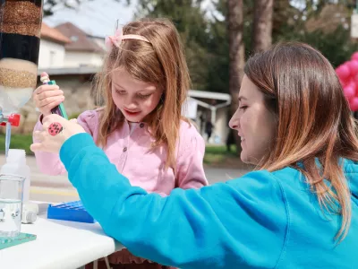 To je tudi priložnost, da se z znanostjo spoznajo najmlaj&scaron;i. / Foto: Radojko Jaćimović/ijs