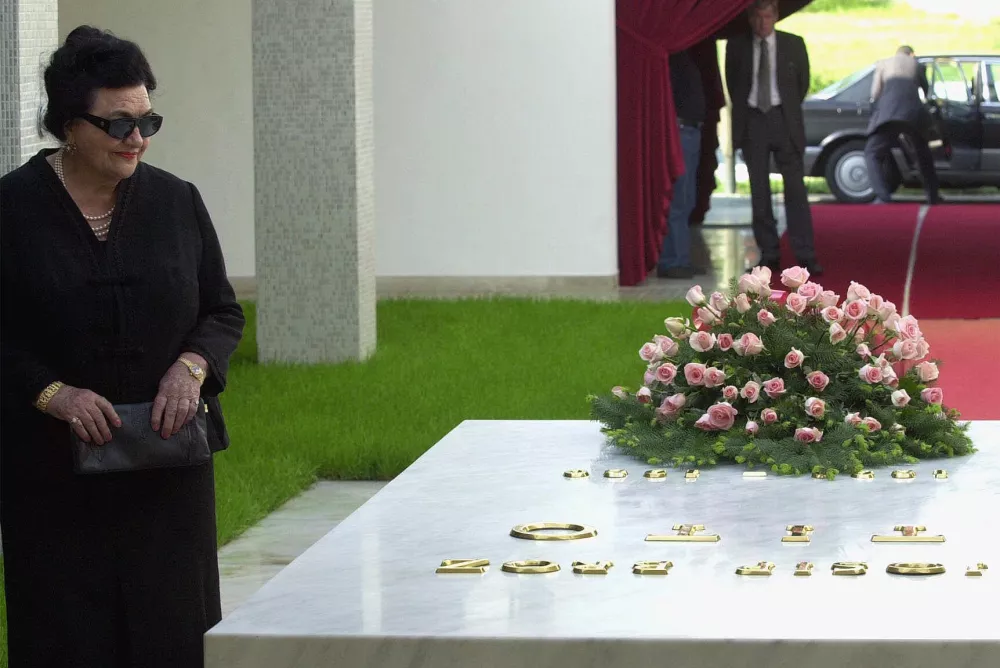 Jovanka Broz, the widow of former Yugoslav President Josip Broz Tito stands by his tomb after laying a wreath during a ceremony in Belgrade, Serbia. Hospital officials announced on Sunday, Oct. 20, 2013, that Jovanka Broz, the widow of former Yugoslav dictator Josip Broz Tito, has died. She was 89. (AP Photo/Darko Vojinovic, File)
