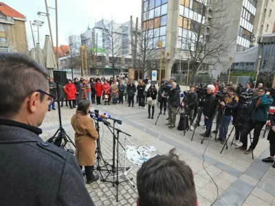 Protest pred nekdanjo stavbo Večera v Mariboru