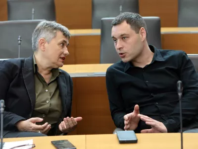 poslanca Levice Nata&scaron;a Sukič in Miha Kordi&scaron;- 26.06.2023 - Državni zbor - 11. redna seja DZ - poslanska vpra&scaron;anja predsedniku vlade Robertu Golobu in ministrski ekipi - zadnja redna sej pred parlamentarnimi počitnicami - //FOTO: Tomaž Skale