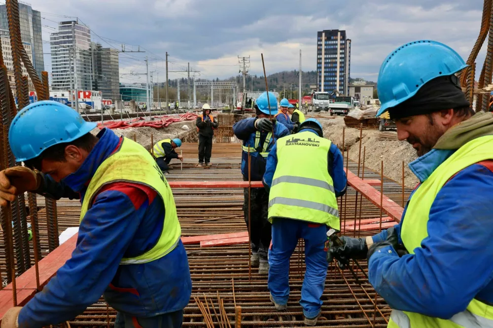 Prenova železni&scaron;ke postaje