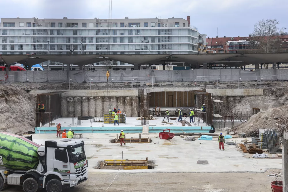 - 01.04.2025 - ogled nadgradnje železni&scaron;ke postaje Ljubljana - gradnja, gradbi&scaron;če, železnica, delavec, politika, minister župan//FOTO: Jaka Gasar