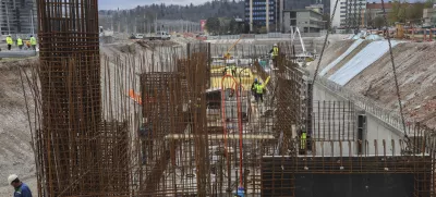 - 01.04.2025 - ogled nadgradnje železniške postaje Ljubljana - gradnja, gradbišče, železnica, delavec, politika, minister župan//FOTO: Jaka Gasar