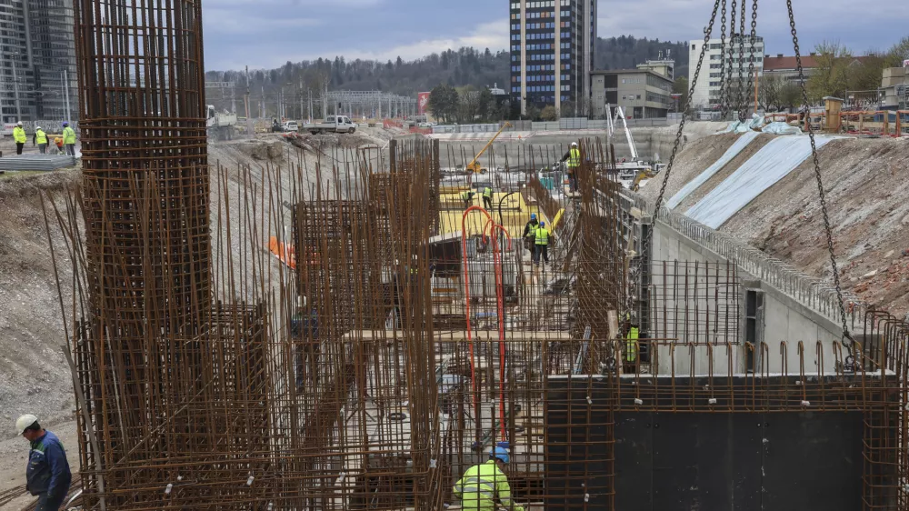 - 01.04.2025 - ogled nadgradnje železni&scaron;ke postaje Ljubljana - gradnja, gradbi&scaron;če, železnica, delavec, politika, minister župan//FOTO: Jaka Gasar