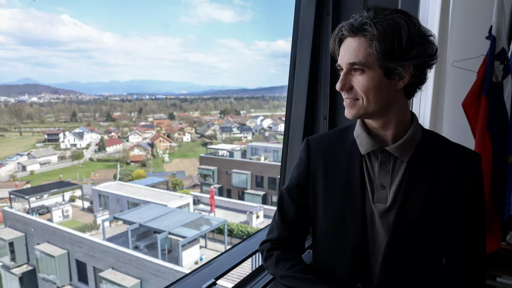 - 02.04.2025 - minister za delo, družino in socialne zadeve Luka Mesec//FOTO: Jaka GasarOPOMBA: ZA OBJEKTIV - INTERVJU