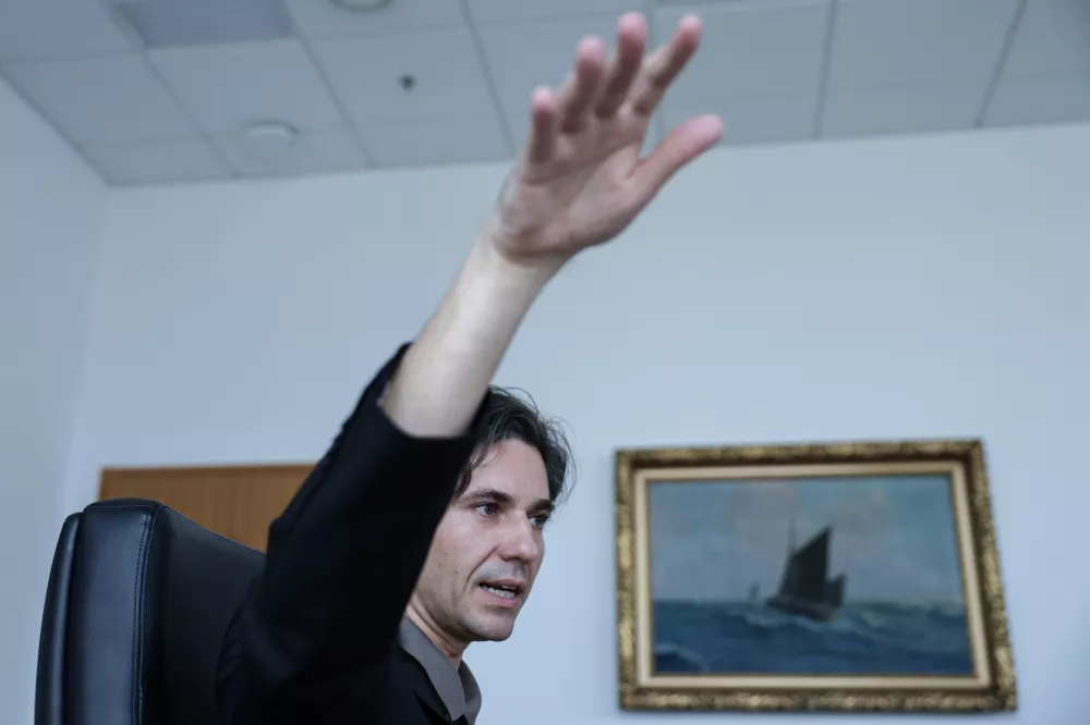 - 02.04.2025 - minister za delo, družino in socialne zadeve Luka Mesec//FOTO: Jaka GasarOPOMBA: ZA OBJEKTIV - INTERVJU