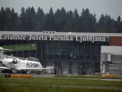 - letalo flote Adria Airways - slovenski letalski prevoznik - 04.09.2014 - Letali&scaron;če Jožeta Pučnika Brnik - Aerodrom Ljubljana - //FOTO: Luka Cjuha
