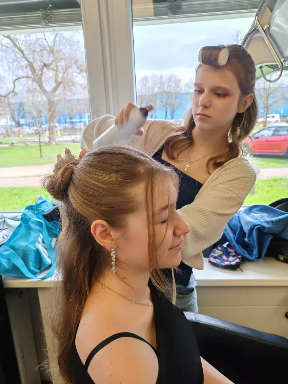 Dijaki so morali pričeske ustvarjati na temo obilje minimalizma. Foto: arhiv &scaron;ole