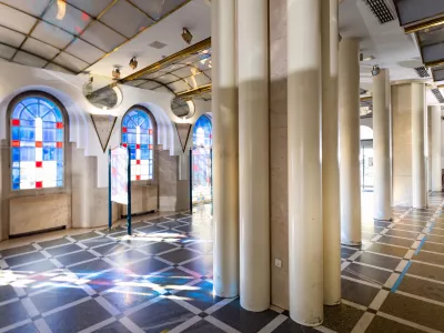 Notranjost glavne dvorane železni&scaron;ke postaje je delo arhitekta Marka Mu&scaron;iča in naj bi jo junija letos poru&scaron;ili. Foto: Atelje Marko Mu&scaron;ič