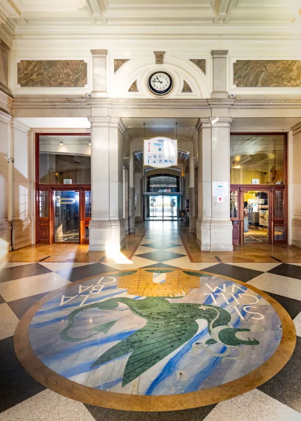 Železni&scaron;ka postaja, sprejemna dvorana, arkitekt Marko Mu&scaron;ič