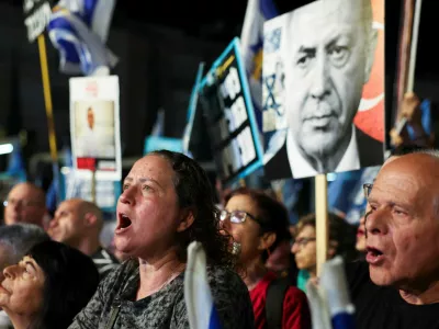 Supporters of Israeli hostages kidnapped during the October 7, 2023 attack on Israel by Hamas, take part in a protest against Israeli government and its head Prime Minister Benjamin Netanyahu and demanding the release of all hostages, in Tel Aviv, Israel, March 27, 2025 REUTERS/Nir Elias