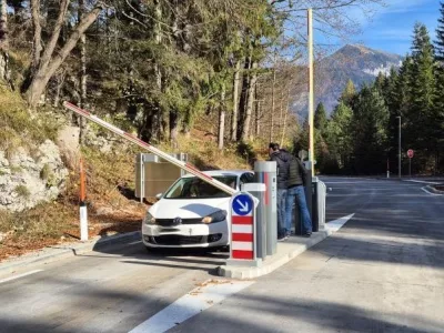 Od lani pred dolino Vrata stoji zapornica. Foto: Občina Kranjska Gora