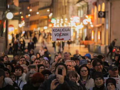 Ljubljana, Presernov trg.Shod za mir in proti oborozevanju, ki ga med drugim organizira iniciativa Glas ljudstva.