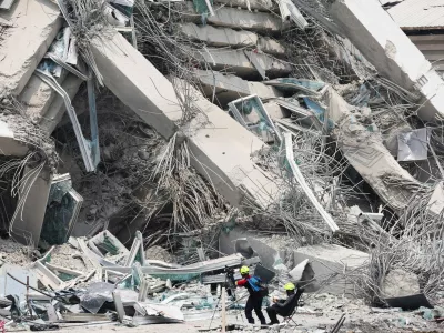 Rescue personnel work at the site of a building that collapsed, following a strong earthquake, in Bangkok, Thailand, March 29, 2025. REUTERS/Chalinee Thirasupa