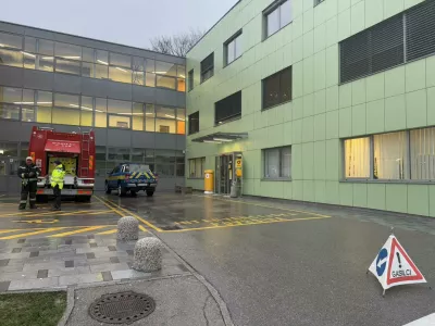 Občanom s prizadetega območja Logatca pitno vodo zagotavljajo z gasilskimi cisternami. Foto: PGD Dolnji Logatec