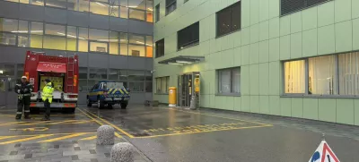 Občanom s prizadetega območja Logatca pitno vodo zagotavljajo z gasilskimi cisternami. Foto: PGD Dolnji Logatec