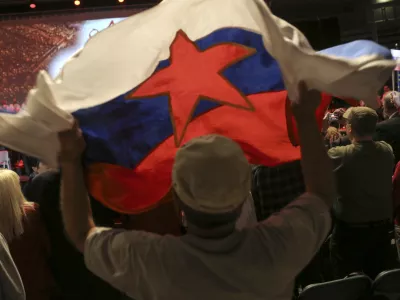 jugoslovanska zastava- 27.4.2014  - Državni praznik Dan upora proti okupatorju, - prireditev z naslovom Upor! Zavezniki v boju!, v organizaciji ZZB NOB Slovenije v dvorani Stožice, proslava      //FOTO: Jaka Gasar