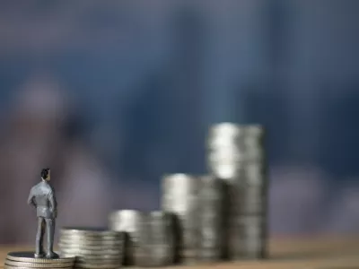 denar, zaposlitve, kariera