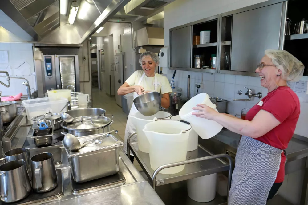 31.03.2025 - Logatec, onesnažena voda,DSO enota Logatec, kuhinja, prekuhavanje vodeFoto: Tomaž Skale