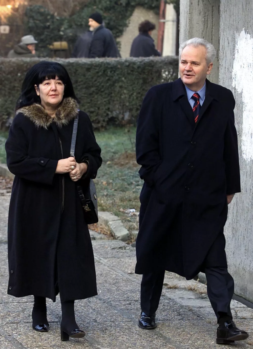 Former Yugoslav president Slobodan Milosevic and his wife Mira Markovic (L) arrive at a polling station to vote in the Serbian parliamentary elections in Belgrade in this December 23, 2000 file photo. Milosevic has died, the UN tribunal said on March 11, 2006, just months before his trial for genocide and war crimes in the Balkans wars in the 1990s was expected to conclude. "Milosevic was found lifeless on his bed in his cell at the United Nations detention unit," the tribunal said in a statement.  REUTERS/Petar Kujundzic/files