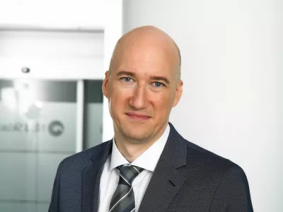 Rok brezigar, NLB Skladi