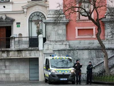 28.03.2025 - simbolična fotografija -policija,cerkev, religijaFoto: Tomaž Skale