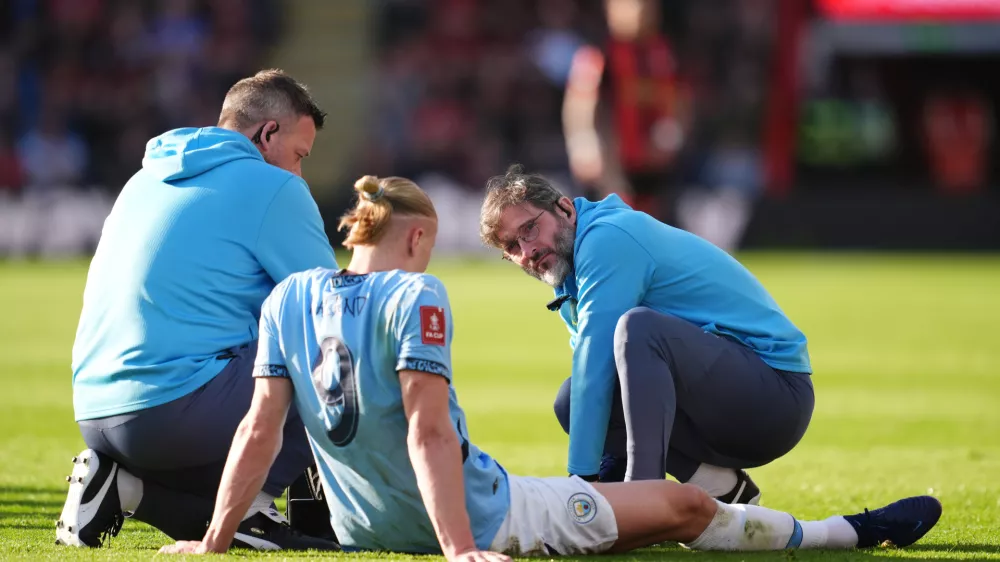 30 March 2025, United Kingdom, Bournemouth: Manchester City's Erling Haaland receives treatment on the ground during the English FA Cup quarter final soccer match between AFC Bournemouth and Manchester City at the Vitality Stadium. Photo: Adam Davy/PA Wire/dpa
