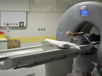 - ilustrativna fotografijazdravstvene preiskave, zdravstveni pregled radiologija, bolni&scaron;nica, zdravje, magnetna resonanca, medicina, bolnik, pacient- Klinični in&scaron;titut za radiologijo UKC v Ljubljani ob mednarodnem dnevu radiologije predstavili nove metode zdravljenja;//FOTO: Tomaž Zajel&scaron;nik