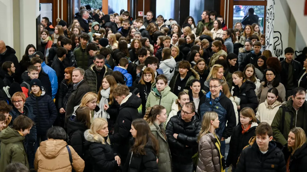 Gimnazija BežigradDijakiMladinaMladi&Scaron;ola&scaron;olanjeučenje14.02.2025 Informativni dan na srednjih &scaron;olah in fakultetahFOTO: Nik Erik Neubauer