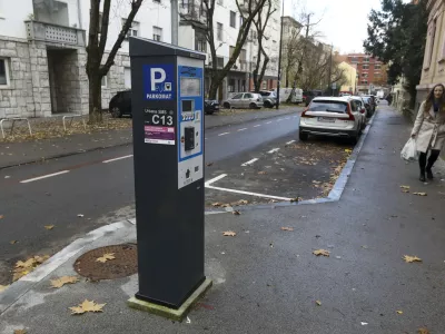 25.11.2024 - Parkomat - parkiranje - bala cona - plačljivo parkirno mestoFOTO: LUK A CJUHA