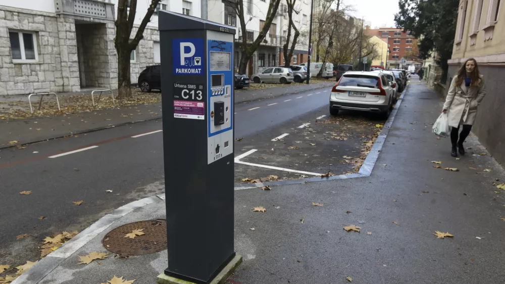 25.11.2024 - Parkomat - parkiranje - bala cona - plačljivo parkirno mestoFOTO: LUK A CJUHA