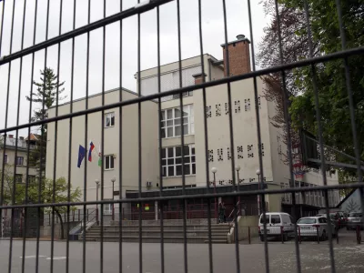 - &scaron;olstvo - Osnovna &scaron;ola Majde Vrhovnik- Splo&scaron;na stavka dela javnega sektorja 2012 zaradi varčevalnih ukrepov vlade - sodelovalo med 80.000 in 90.000 javnih uslužbencev v dejavnostih &scaron;olstva, vzgoje, zdravstva, socialnega varstva, policije in veterine. protest-javni uslužbenci //FOTO: Jaka Gasar