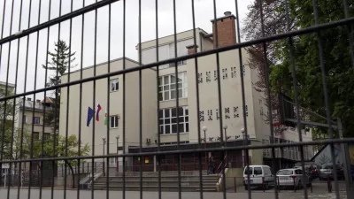 - &scaron;olstvo - Osnovna &scaron;ola Majde Vrhovnik- Splo&scaron;na stavka dela javnega sektorja 2012 zaradi varčevalnih ukrepov vlade - sodelovalo med 80.000 in 90.000 javnih uslužbencev v dejavnostih &scaron;olstva, vzgoje, zdravstva, socialnega varstva, policije in veterine. protest-javni uslužbenci //FOTO: Jaka Gasar