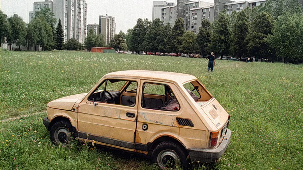 Zapu&scaron;čeno vozilo, avto