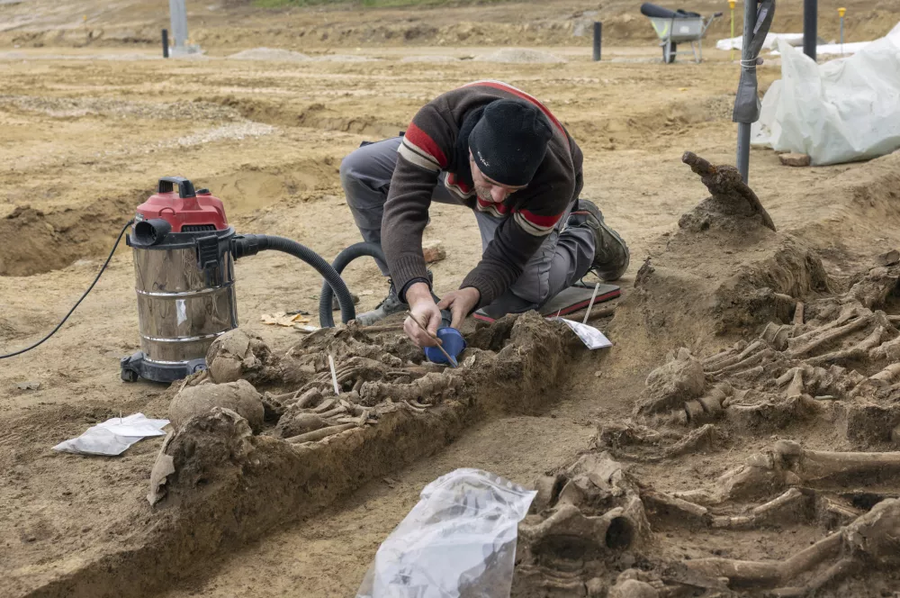 A man works on the excavation of a Roman mass grave from the end of the 1st century AD, in the Simmering district of Vienna, Austria, Tuesday Nov. 26, 2024. (Reiner Riedler, Wien Museum via AP)