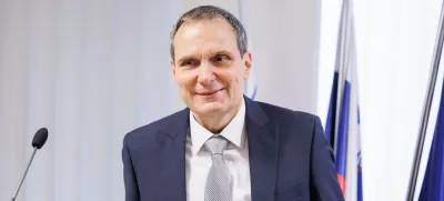 Dolgoletni prvi mož ZPIZ Marijan Papež že več kot mesec dni čaka na soglasje vlade k imenovanju za vnovični mandat. Da ga bo dobil, pričakuje tudi minister za delo Luka Mesec. Foto: STA