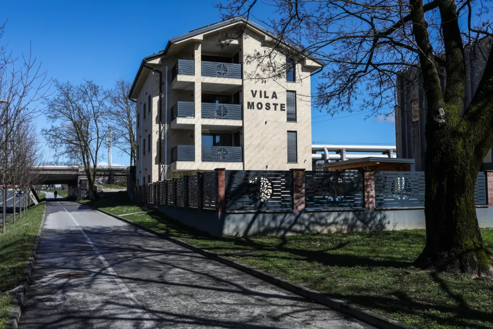 Podpisovanje turističnih objektov, kot denimo Vila Moste, je mogoče razumeti tudi kot marketin&scaron;ko potezo.&nbsp;Foto:&nbsp;Bojan Velikonja