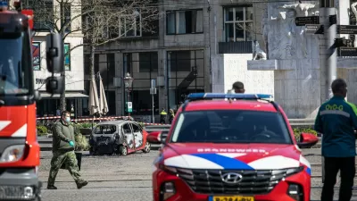 AMSTERDAM - A car burned out on Dam Square near the National Monument. The driver was injured. ANP DINGENA MOL netherlands out - belgium out,Image: 982953287, License: Rights-managed, Restrictions: *** World Rights Except Belgium, France, Germany, The Netherlands, and The UK *** BELOUT DEUOUT FRAOUT GBROUT NDLOUT, Model Release: noFoto: Profimedia