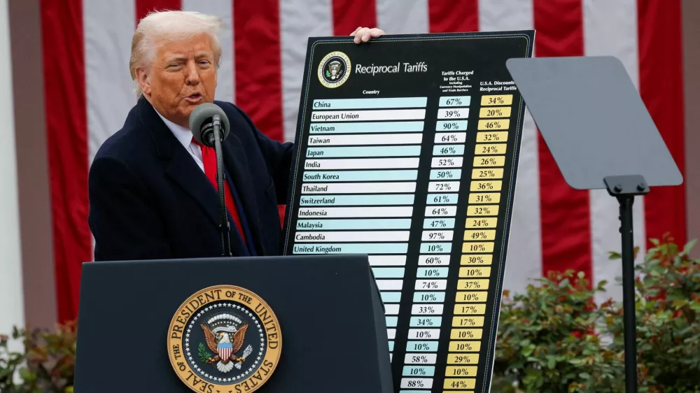 FILE PHOTO: U.S. President Donald Trump delivers remarks on tariffs in the Rose Garden at the White House in Washington, D.C., U.S., April 2, 2025. REUTERS/Carlos Barria    TPX IMAGES OF THE DAY/File Photo