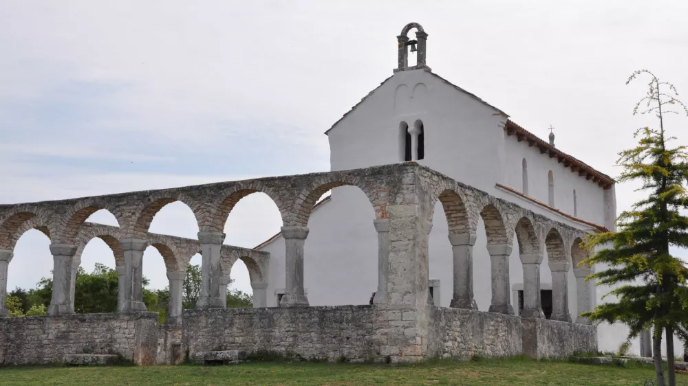 Cerkev svete Fo&scaron;ke velja za eno izmed najpomembnej&scaron;ih romarskih sredi&scaron;č Istre. Foto: Wikipedia